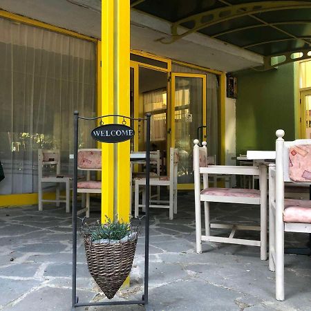 Sunny Varshava Hotel Goudstrand Buitenkant foto